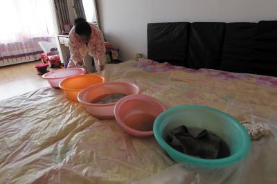 青铜峡楼上漏水，住户失联，小区没物管，业主维权难！律师来支招……